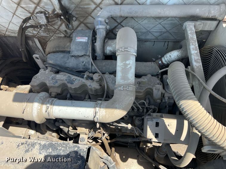 image for item EM2519 2005 Roadtec SB-2500C material transfer vehicle