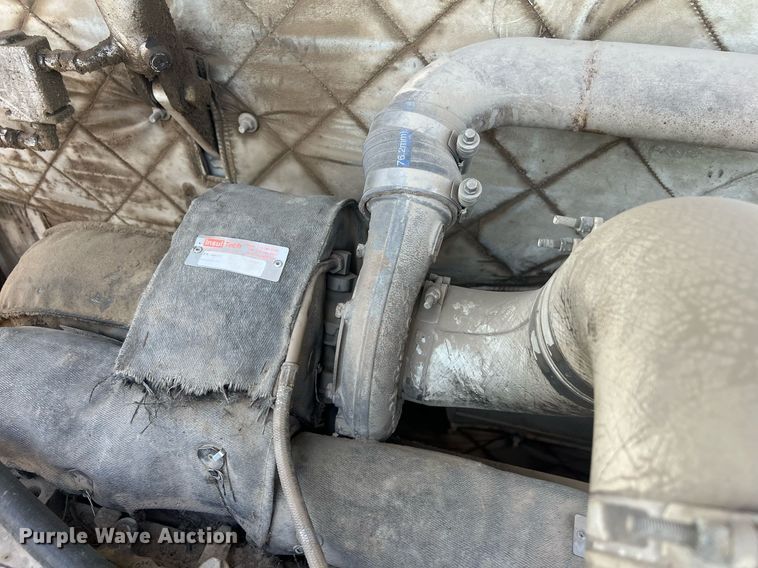 image for item EM2519 2005 Roadtec SB-2500C material transfer vehicle