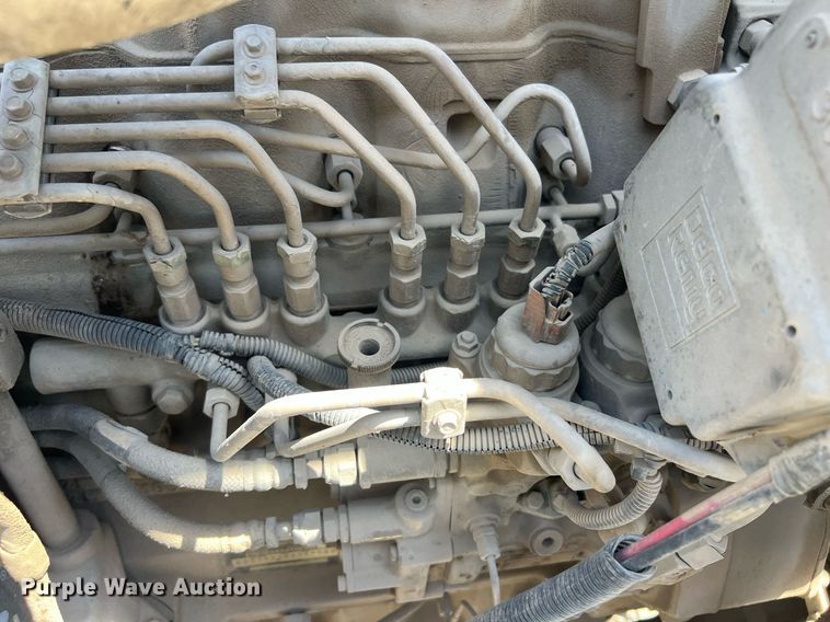 image for item EM2519 2005 Roadtec SB-2500C material transfer vehicle