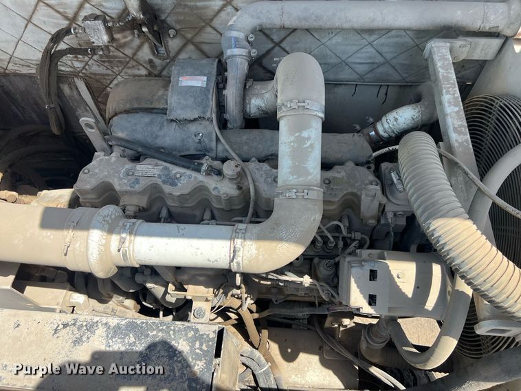 image for item EM2519 2005 Roadtec SB-2500C material transfer vehicle