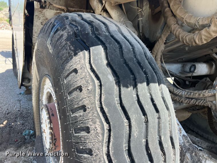 image for item EM2519 2005 Roadtec SB-2500C material transfer vehicle