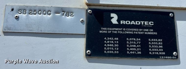 image for item EM2519 2005 Roadtec SB-2500C material transfer vehicle