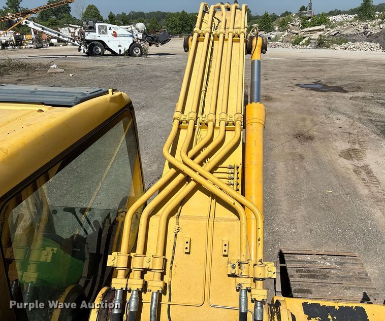 image for item EM2520 2004 Komatsu PC400LC-7 excavator