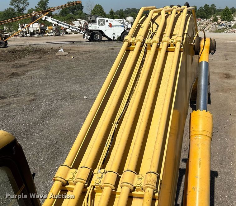 image for item EM2520 2004 Komatsu PC400LC-7 excavator