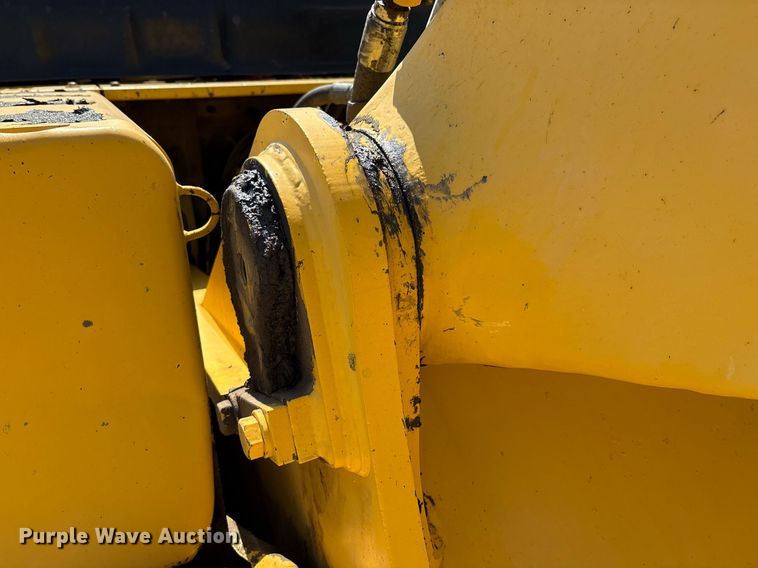 image for item EM2520 2004 Komatsu PC400LC-7 excavator