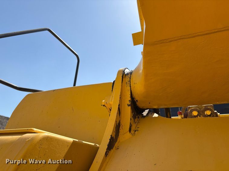 image for item EM2520 2004 Komatsu PC400LC-7 excavator