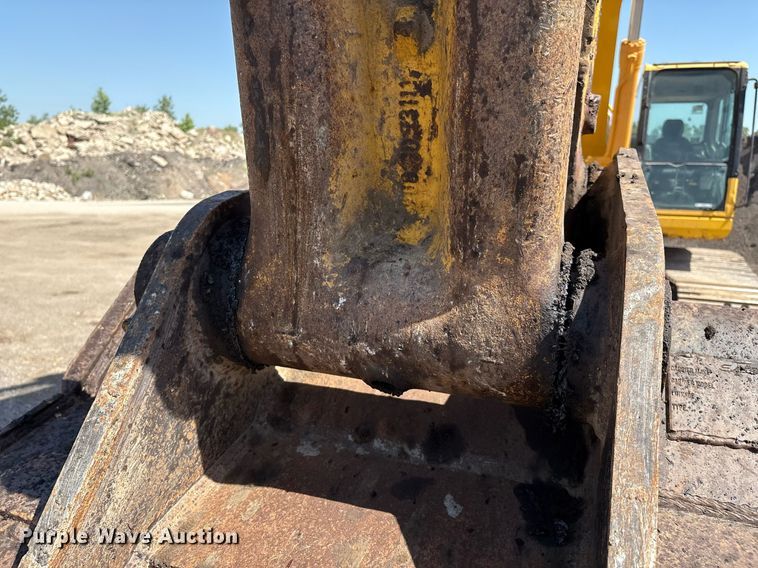 image for item EM2520 2004 Komatsu PC400LC-7 excavator