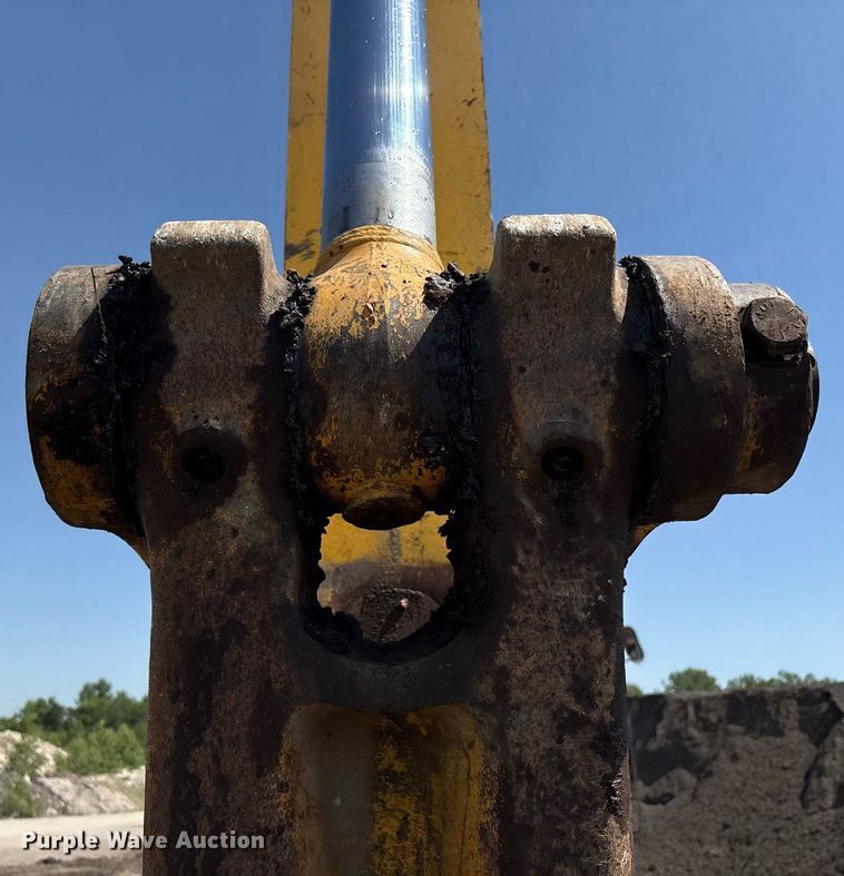 image for item EM2520 2004 Komatsu PC400LC-7 excavator