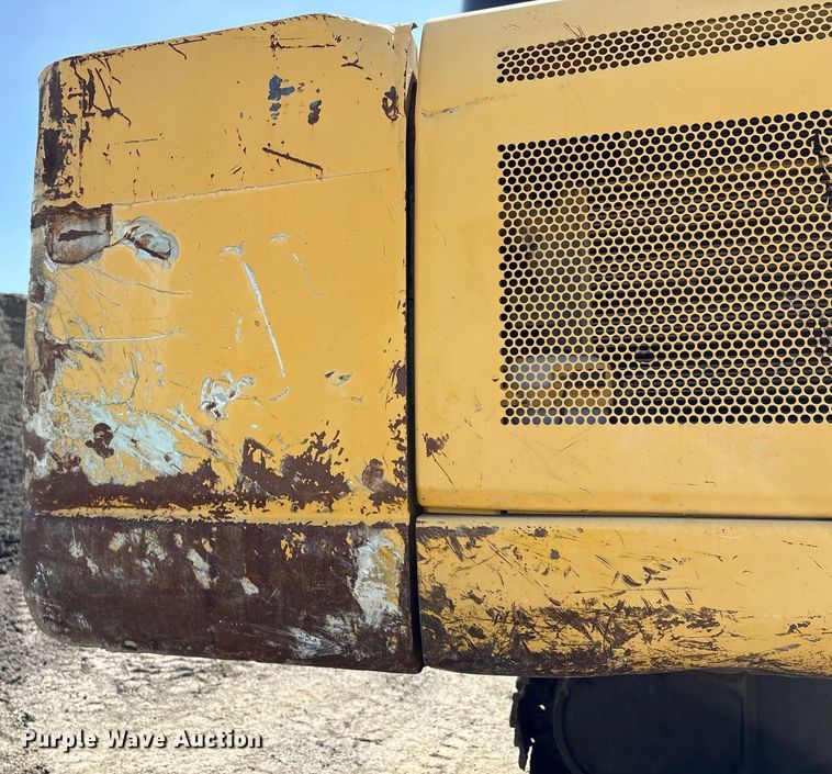 image for item EM2520 2004 Komatsu PC400LC-7 excavator