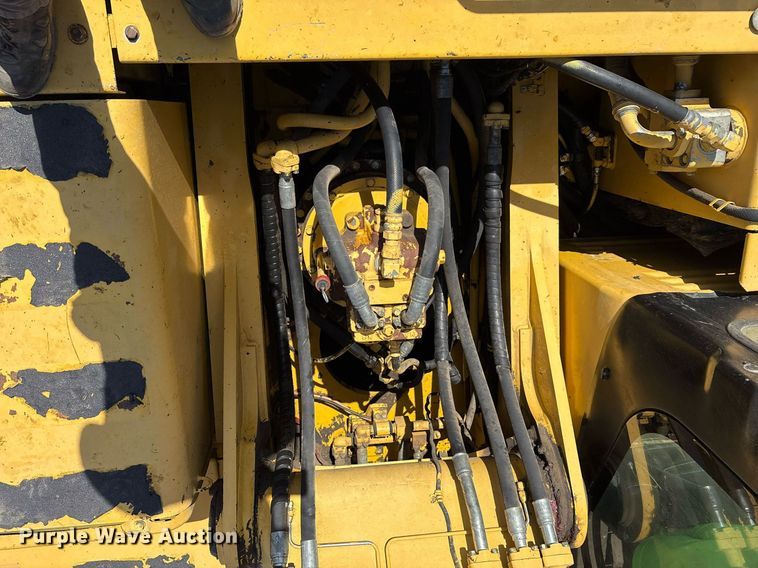 image for item EM2520 2004 Komatsu PC400LC-7 excavator