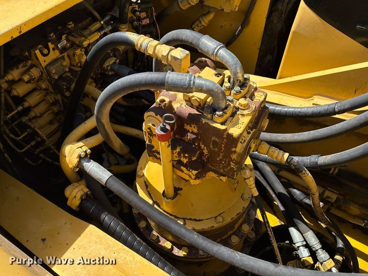 image for item EM2520 2004 Komatsu PC400LC-7 excavator