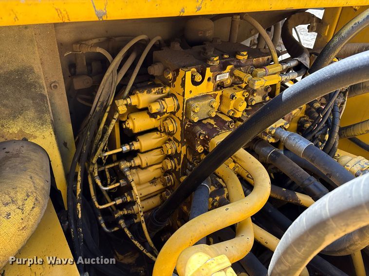 image for item EM2520 2004 Komatsu PC400LC-7 excavator
