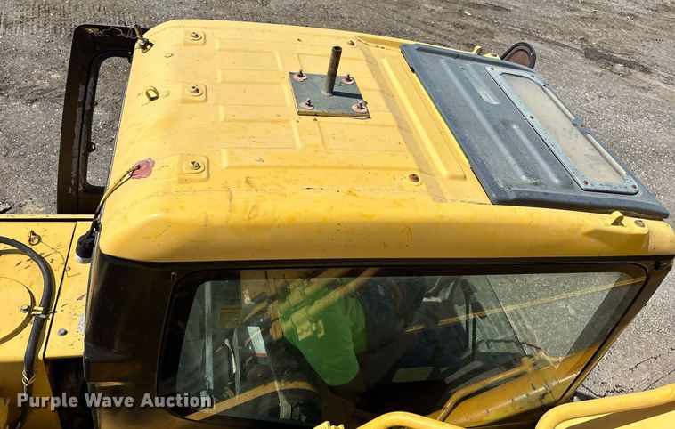 image for item EM2520 2004 Komatsu PC400LC-7 excavator