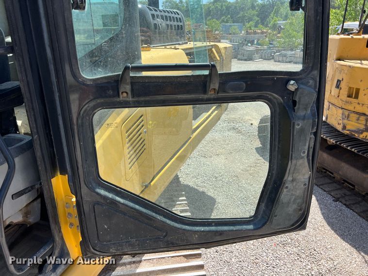 image for item EM2520 2004 Komatsu PC400LC-7 excavator