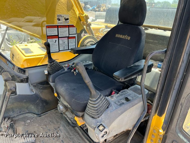 image for item EM2520 2004 Komatsu PC400LC-7 excavator