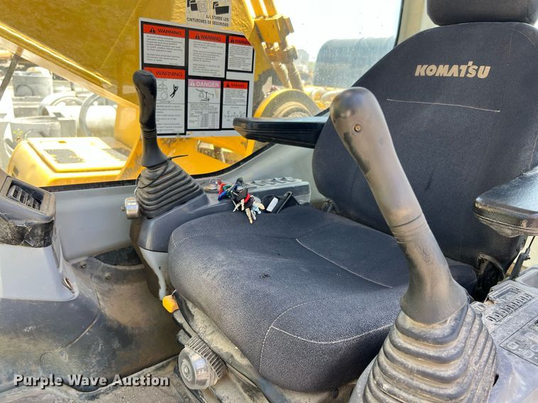 image for item EM2520 2004 Komatsu PC400LC-7 excavator