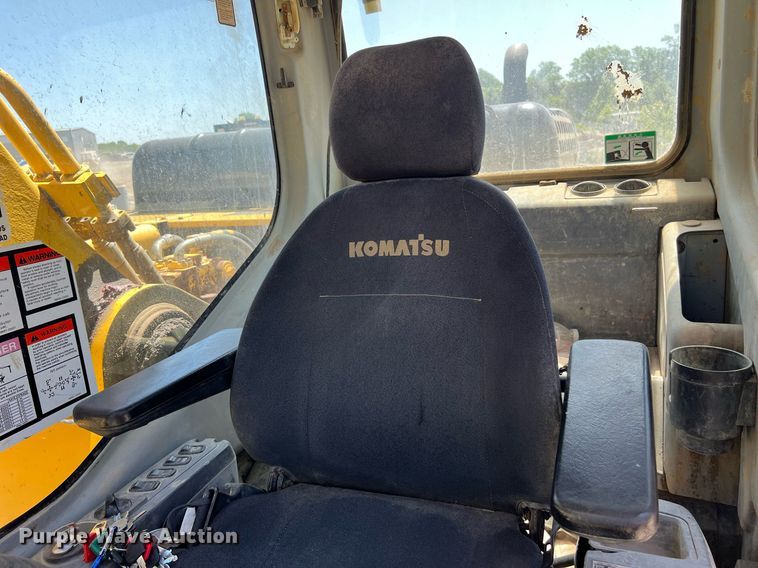 image for item EM2520 2004 Komatsu PC400LC-7 excavator