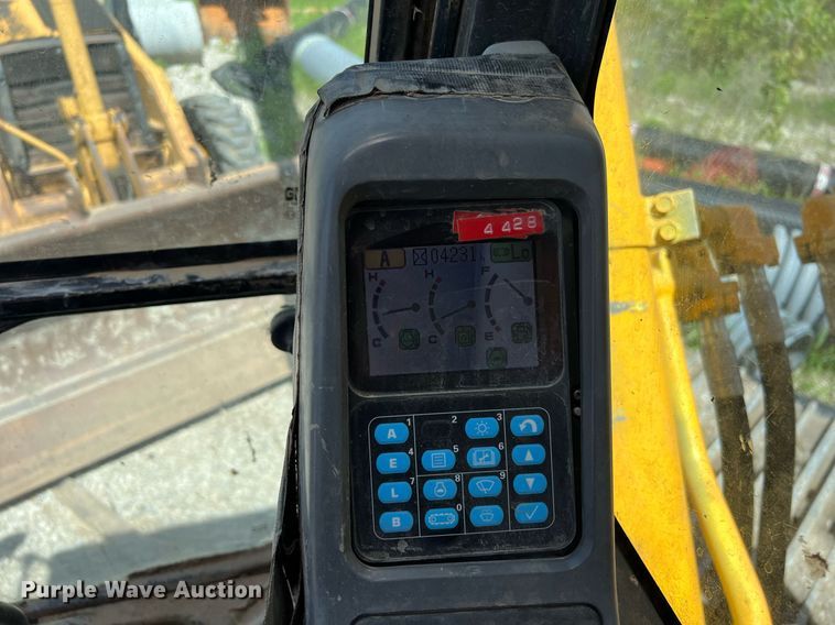 image for item EM2520 2004 Komatsu PC400LC-7 excavator