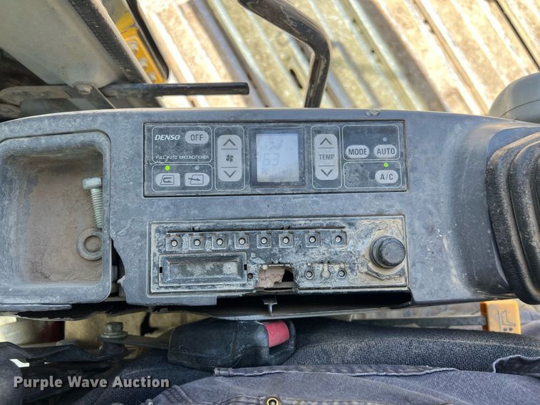 image for item EM2520 2004 Komatsu PC400LC-7 excavator