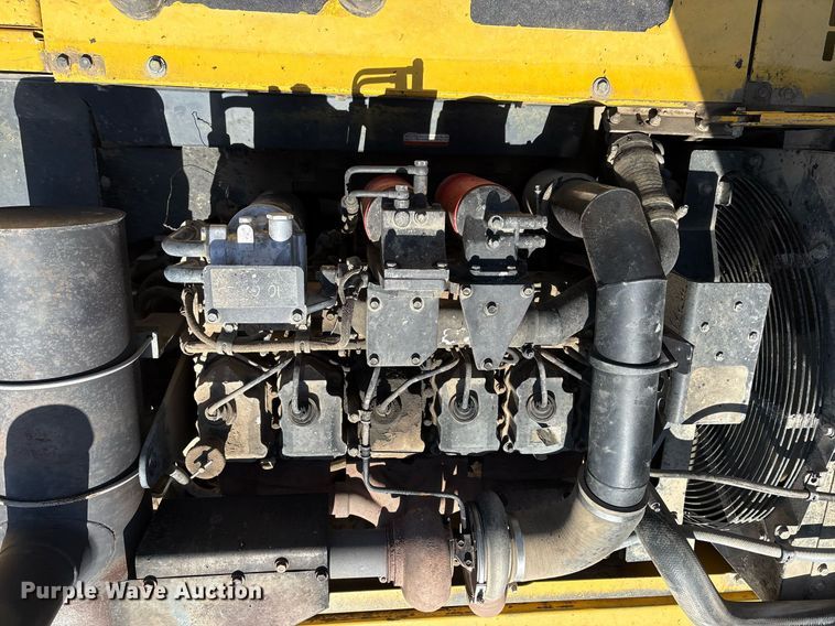 image for item EM2520 2004 Komatsu PC400LC-7 excavator