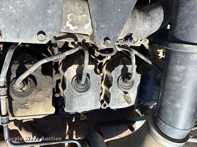 image for item EM2520 2004 Komatsu PC400LC-7 excavator