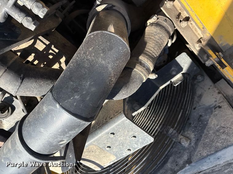 image for item EM2520 2004 Komatsu PC400LC-7 excavator