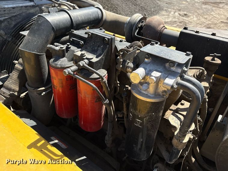 image for item EM2520 2004 Komatsu PC400LC-7 excavator