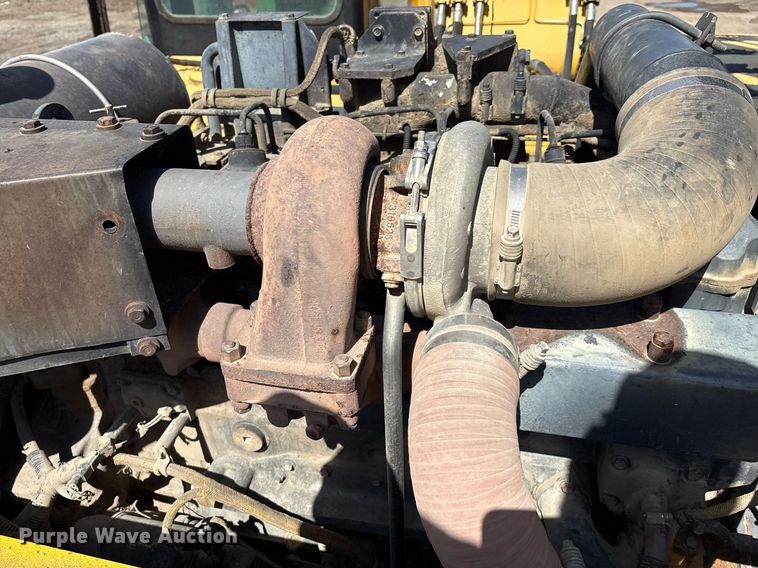 image for item EM2520 2004 Komatsu PC400LC-7 excavator