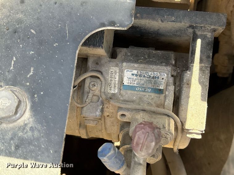 image for item EM2520 2004 Komatsu PC400LC-7 excavator