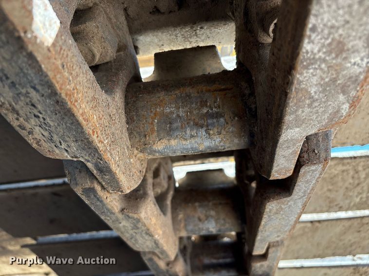 image for item EM2520 2004 Komatsu PC400LC-7 excavator