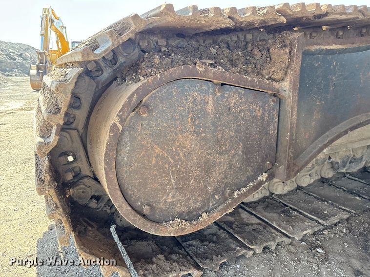 image for item EM2520 2004 Komatsu PC400LC-7 excavator