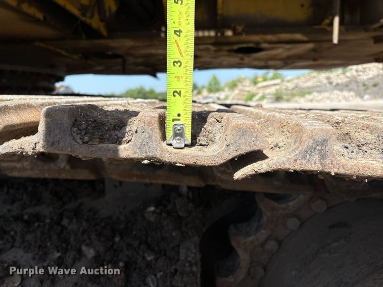 image for item EM2520 2004 Komatsu PC400LC-7 excavator