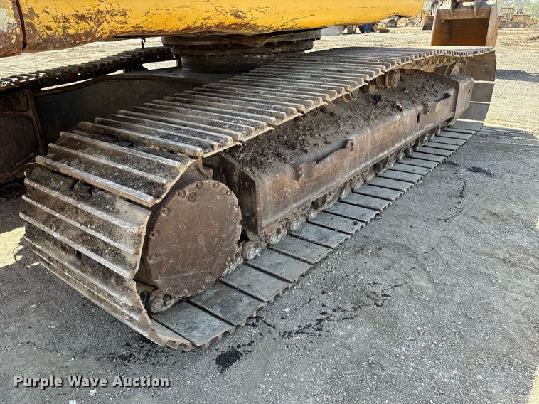 image for item EM2520 2004 Komatsu PC400LC-7 excavator