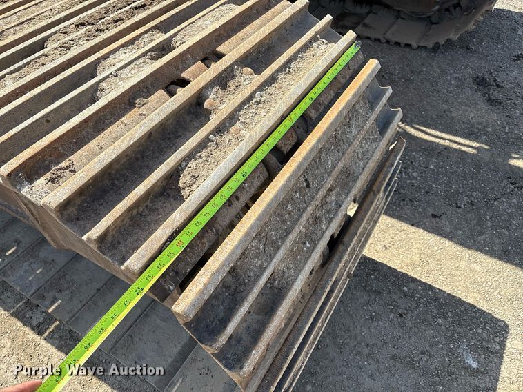 image for item EM2520 2004 Komatsu PC400LC-7 excavator