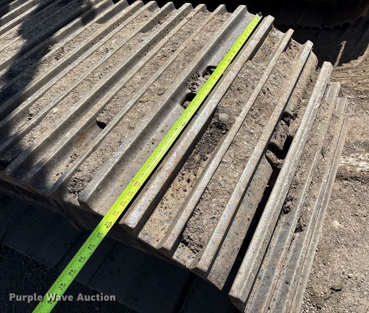 image for item EM2520 2004 Komatsu PC400LC-7 excavator