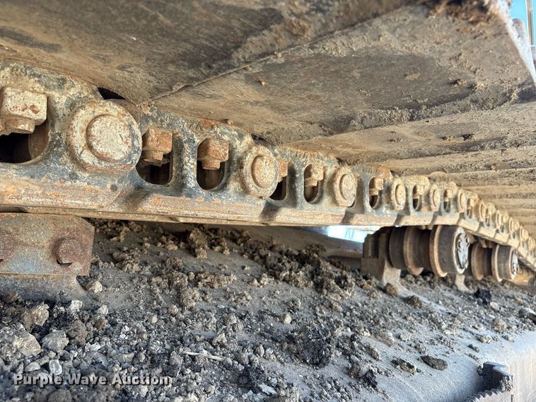 image for item EM2520 2004 Komatsu PC400LC-7 excavator