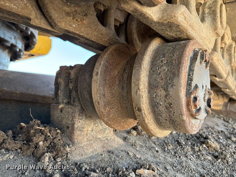 image for item EM2520 2004 Komatsu PC400LC-7 excavator