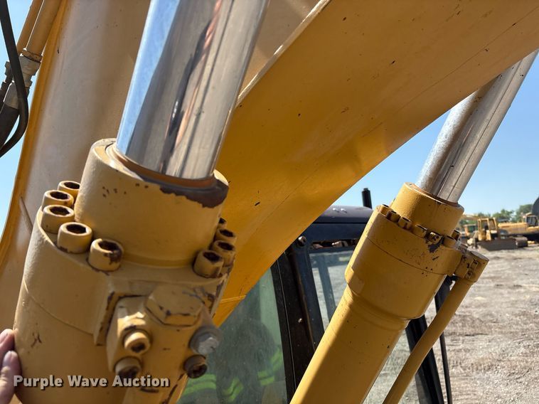 image for item EM2521 2004 Caterpillar 321C LCR excavator