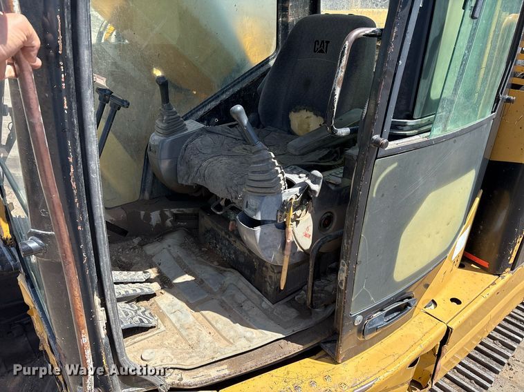 image for item EM2521 2004 Caterpillar 321C LCR excavator