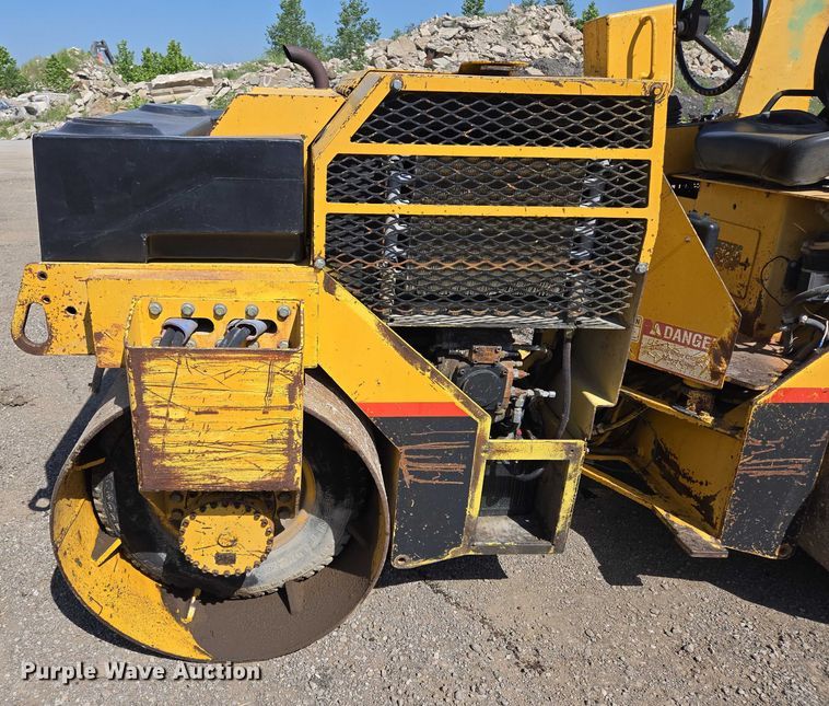 image for item EM2522 Hypac C754A double drum vibratory roller