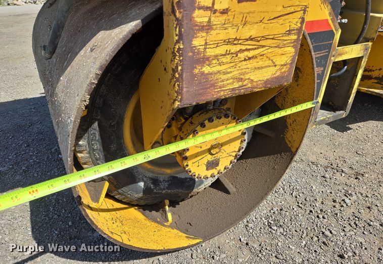 image for item EM2522 Hypac C754A double drum vibratory roller