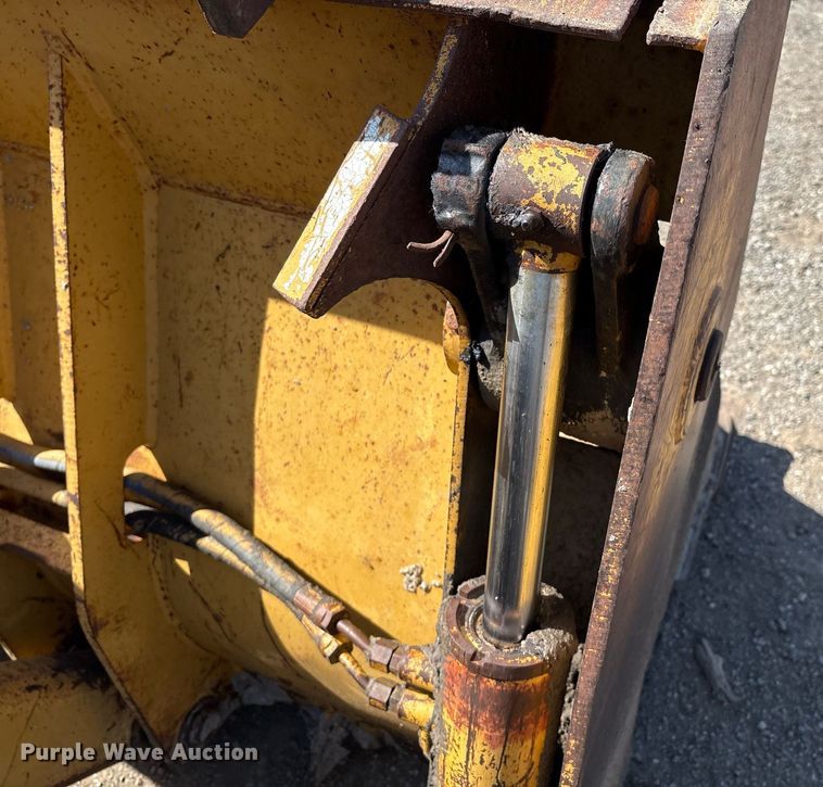 image for item EM2526 1997 Caterpillar 416C backhoe