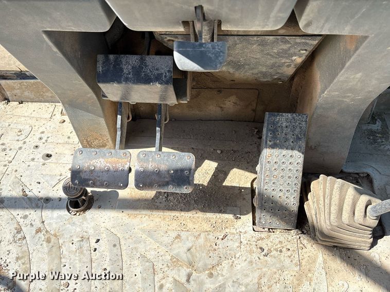 image for item EM2526 1997 Caterpillar 416C backhoe