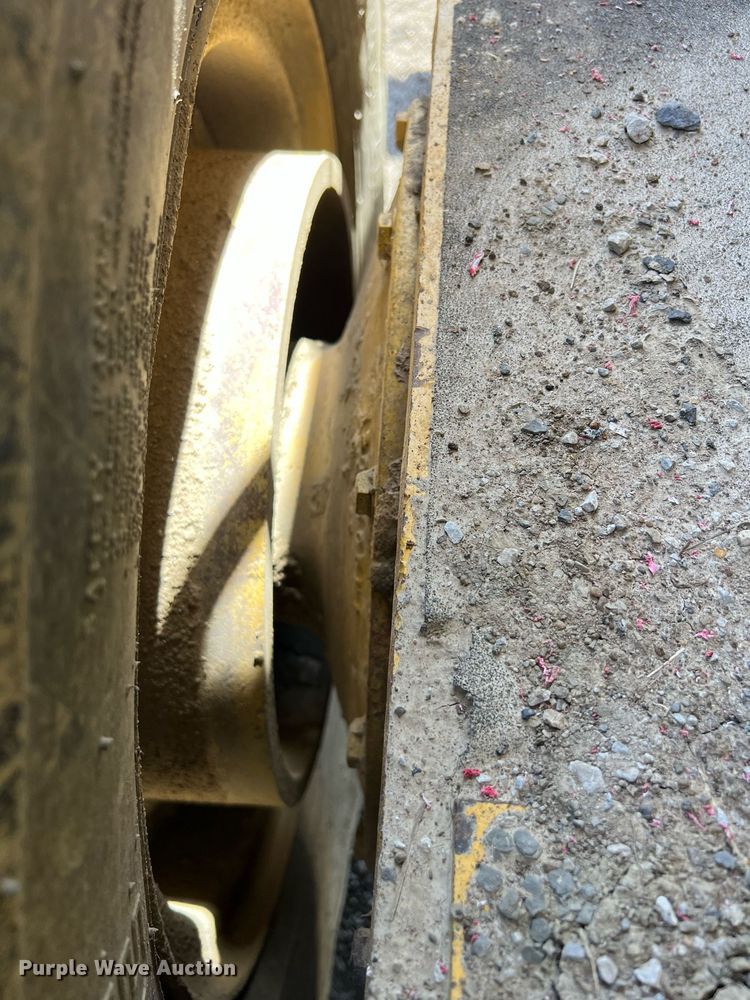 image for item EM2529 Komatsu GD650 motor grader