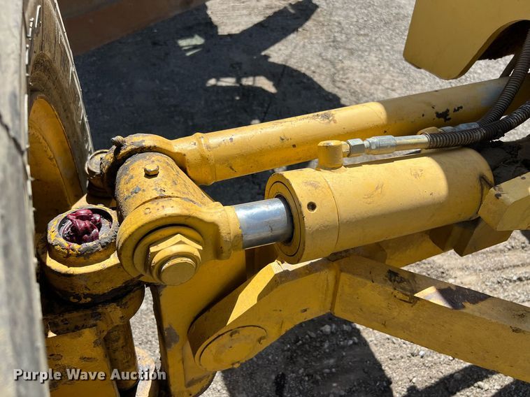 image for item EM2529 Komatsu GD650 motor grader