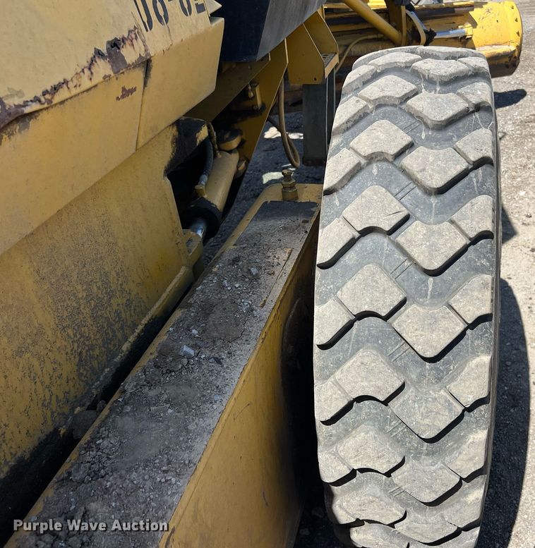 image for item EM2529 Komatsu GD650 motor grader