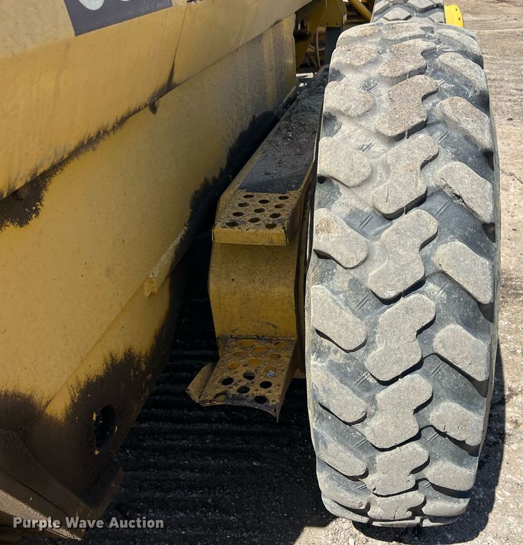 image for item EM2529 Komatsu GD650 motor grader