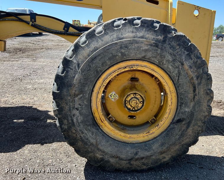 image for item EM2529 Komatsu GD650 motor grader