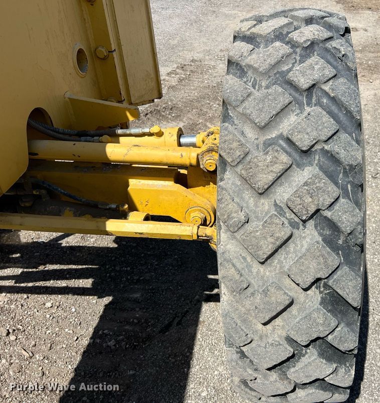 image for item EM2529 Komatsu GD650 motor grader