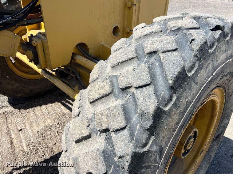 image for item EM2529 Komatsu GD650 motor grader